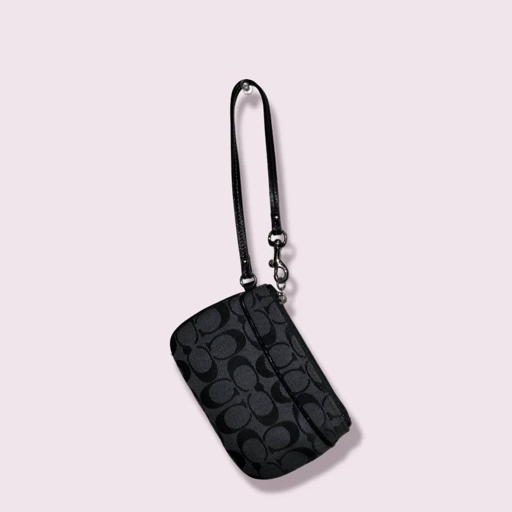 Vintage Coach Signature C Black Wristlet